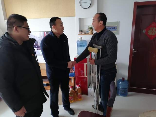 淮安市淮寧鋼結(jié)構(gòu)有限公司開展“春節(jié)送溫暖，慰問困難職工家庭”活動